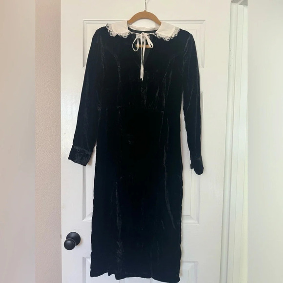 Sweet Baby Jamie
Black Collared Velvet Dress size small - Picture 7 of 14
